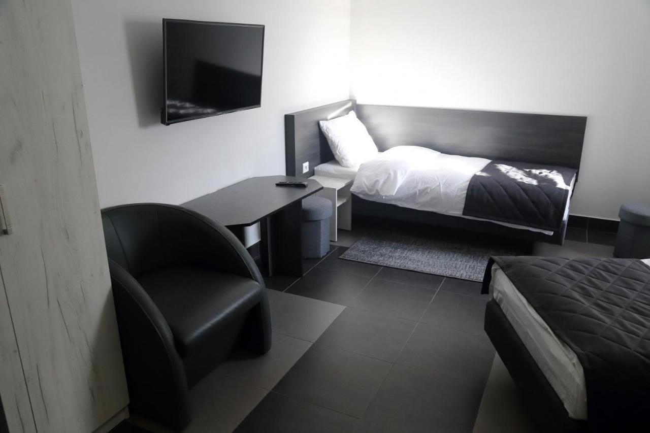 Motel Dymek Дембица Экстерьер фото